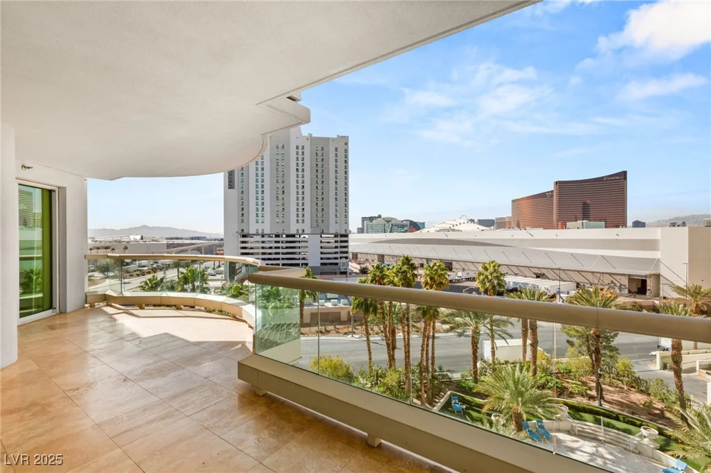 2857 Paradise, Las Vegas, NV 89109