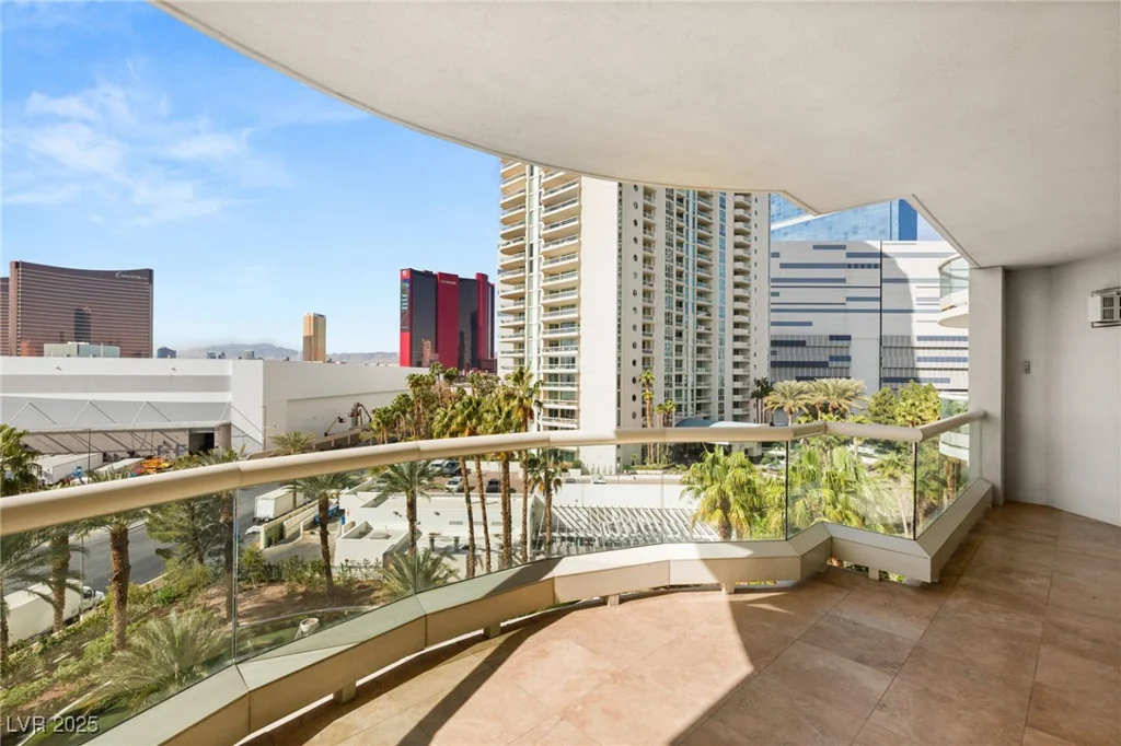 2857 Paradise, Las Vegas, NV 89109