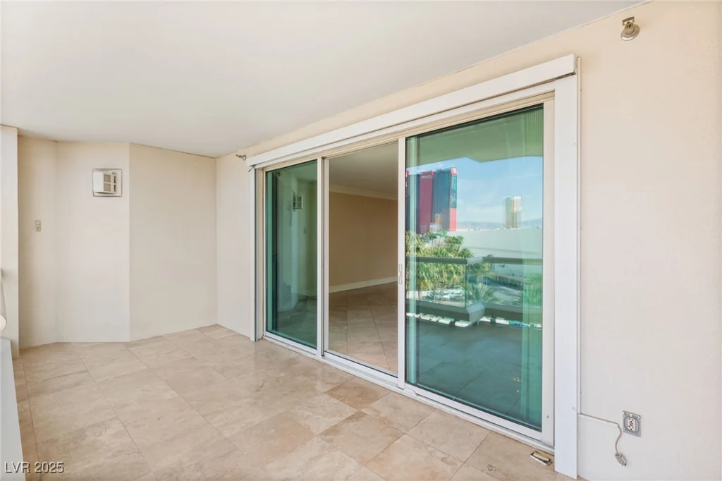 2857 Paradise, Las Vegas, NV 89109