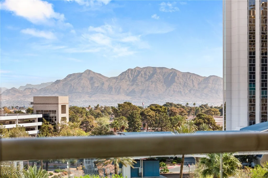2857 Paradise, Las Vegas, NV 89109