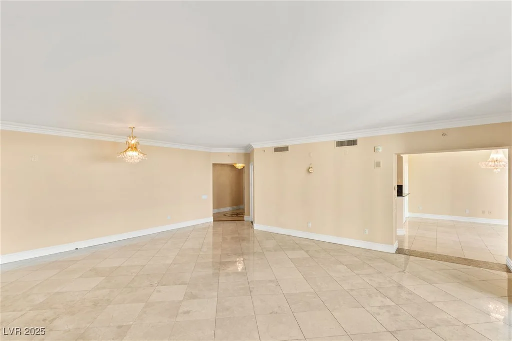 2857 Paradise, Las Vegas, NV 89109
