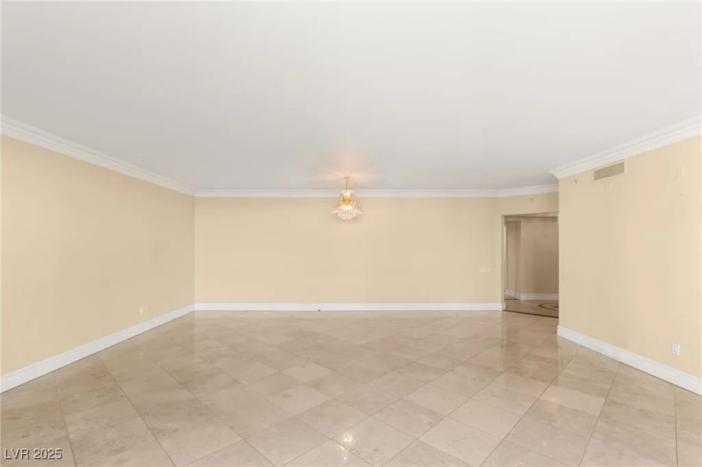 2857 Paradise, Las Vegas, NV 89109