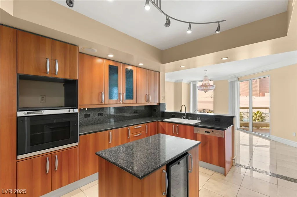 2857 Paradise, Las Vegas, NV 89109