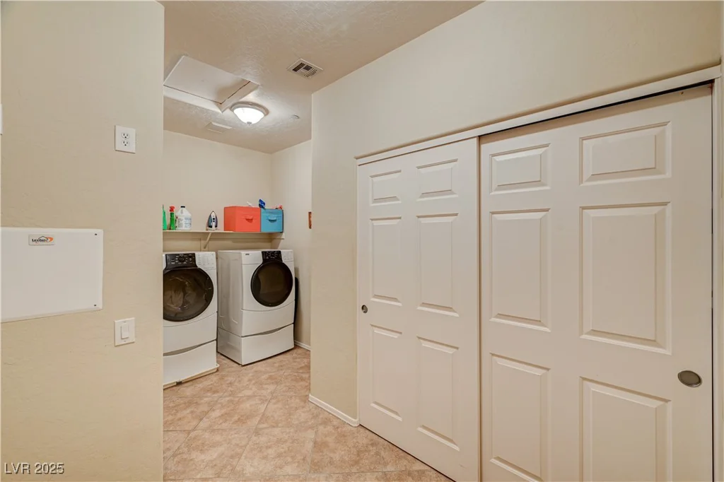 8324 Charleston, Las Vegas, NV 89117