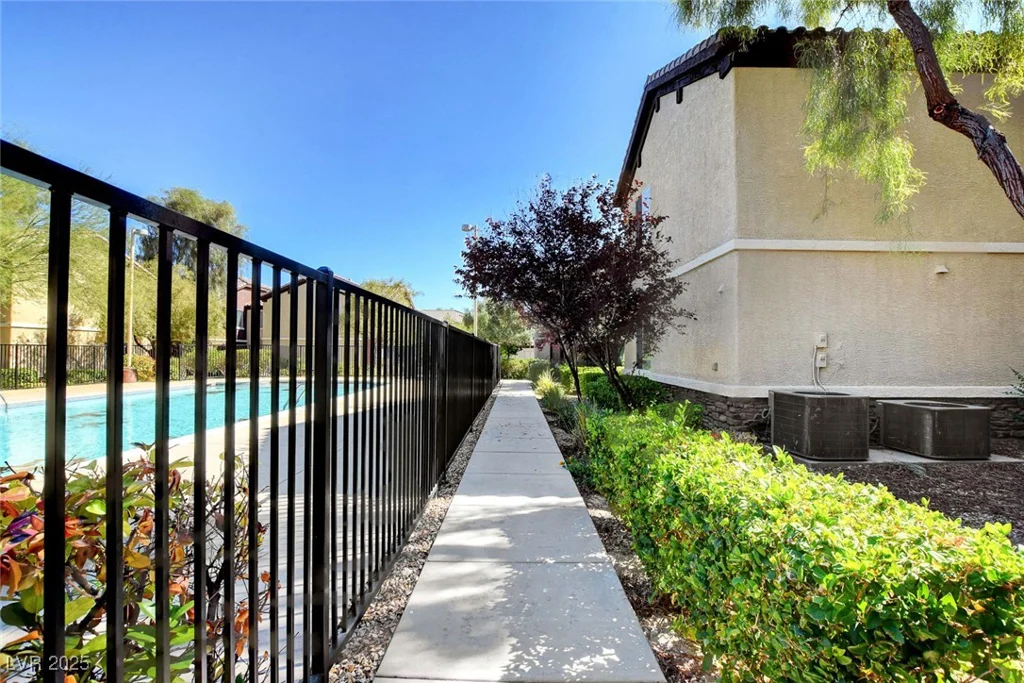 8324 Charleston, Las Vegas, NV 89117