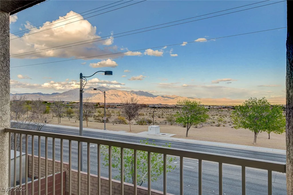 6828 Sumatra, Las Vegas, NV 89166