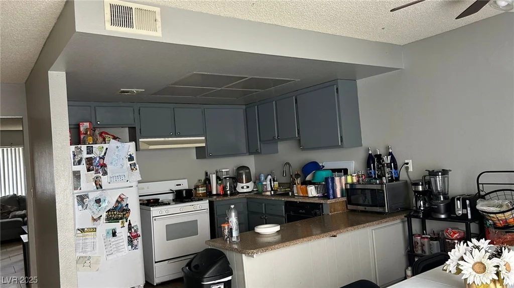 2916 Karen, Las Vegas, NV 89121