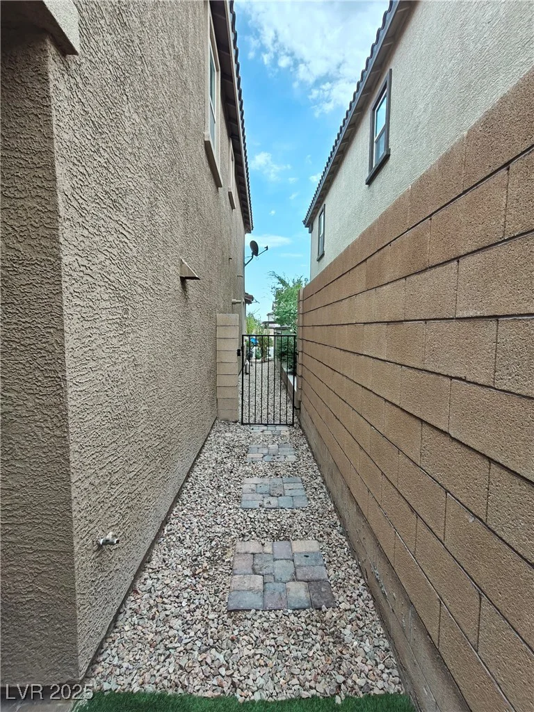 8105 Switchback Run, Las Vegas, NV 89166