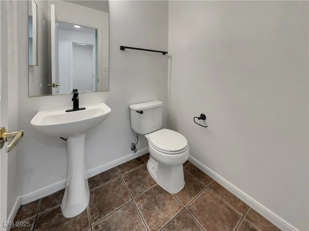 6913 Mill Creek, Las Vegas, NV 89149