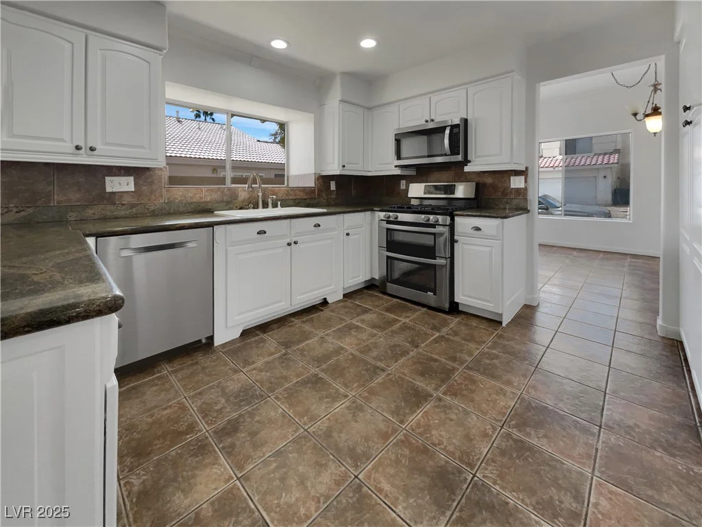 6913 Mill Creek, Las Vegas, NV 89149