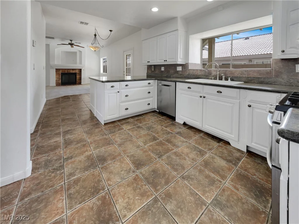 6913 Mill Creek, Las Vegas, NV 89149