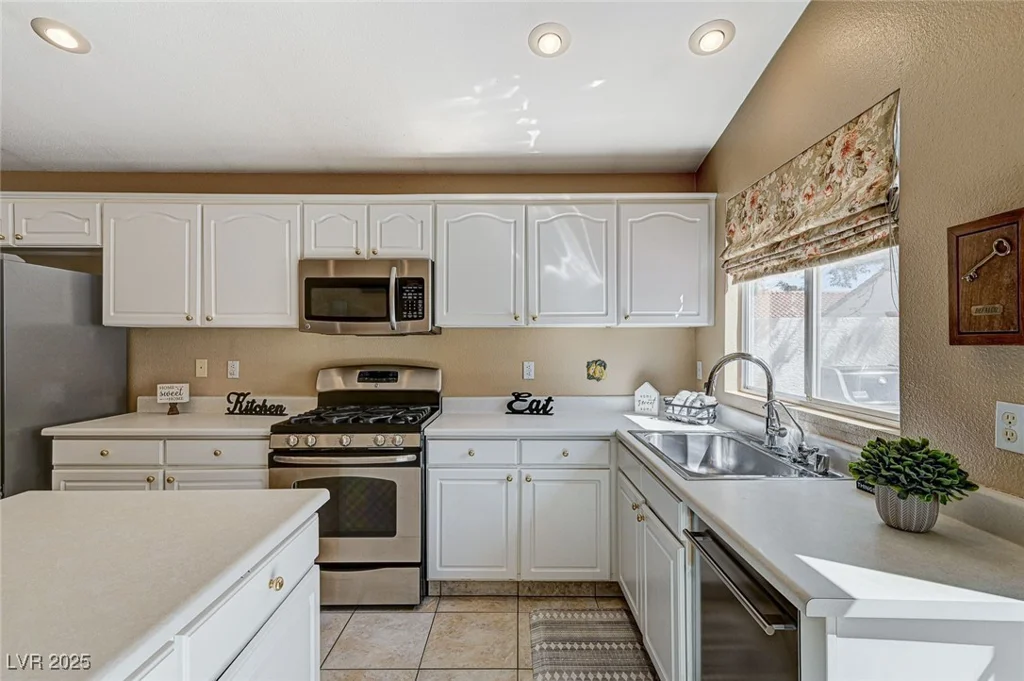 280 Pear Meadow, Henderson, NV 89012
