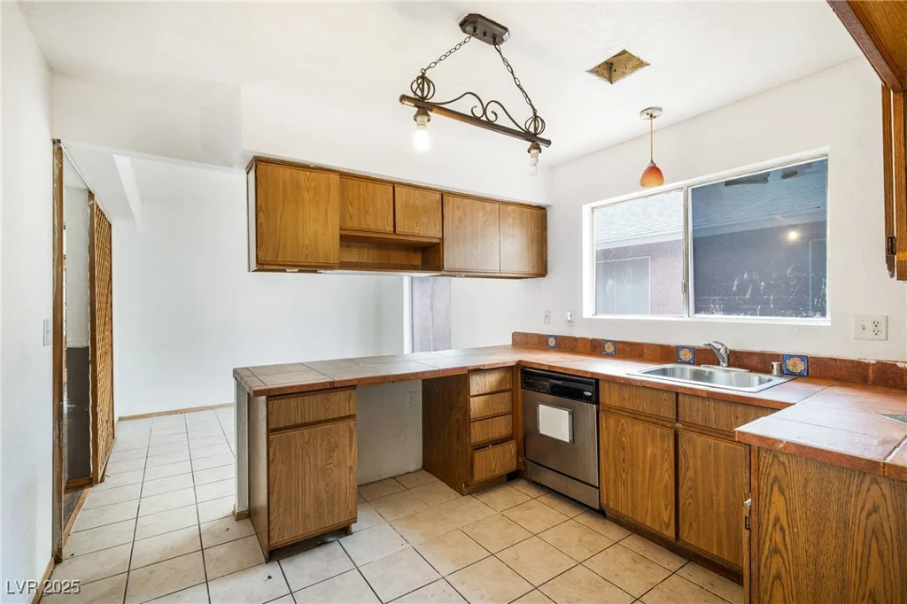 516 Tabony, Henderson, NV 89011