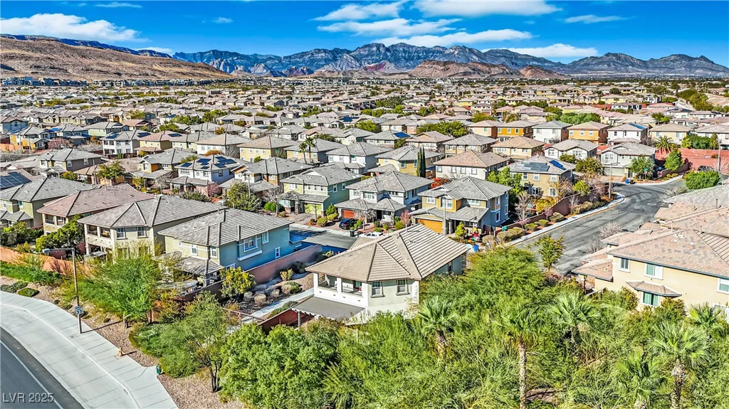 10223 Aragon Crown, Las Vegas, NV 89135