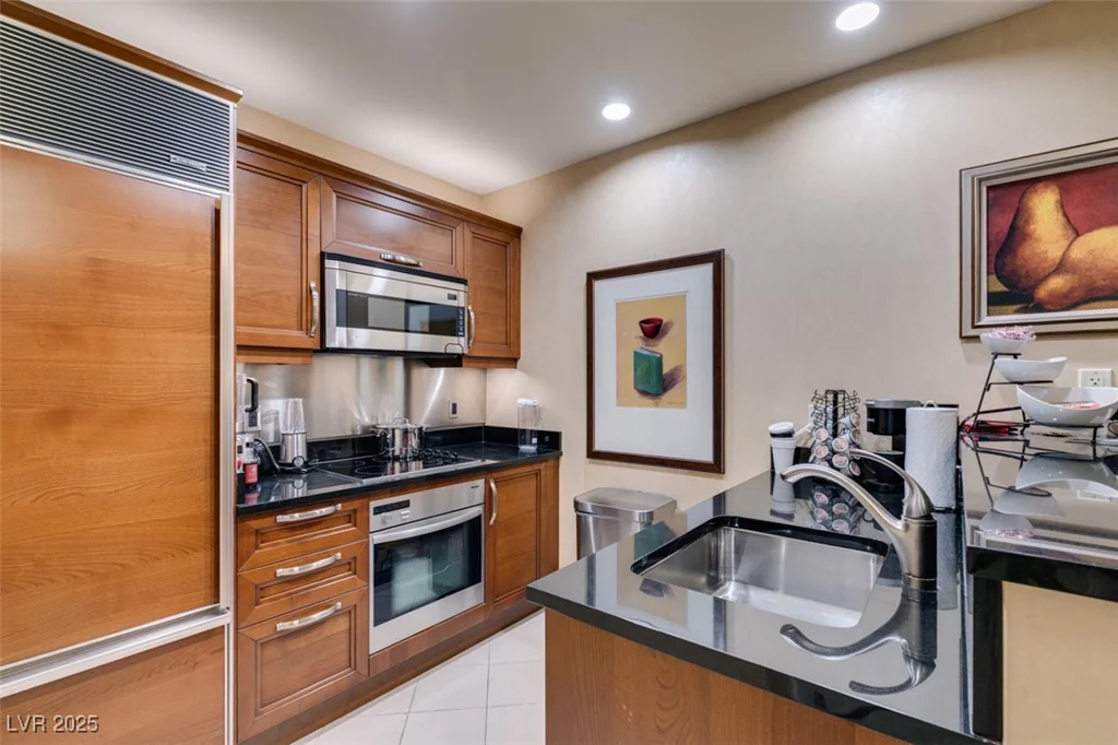 145 HARMON, Las Vegas, NV 89109
