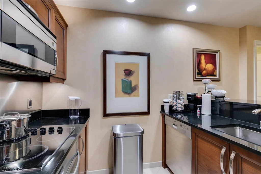 145 HARMON, Las Vegas, NV 89109