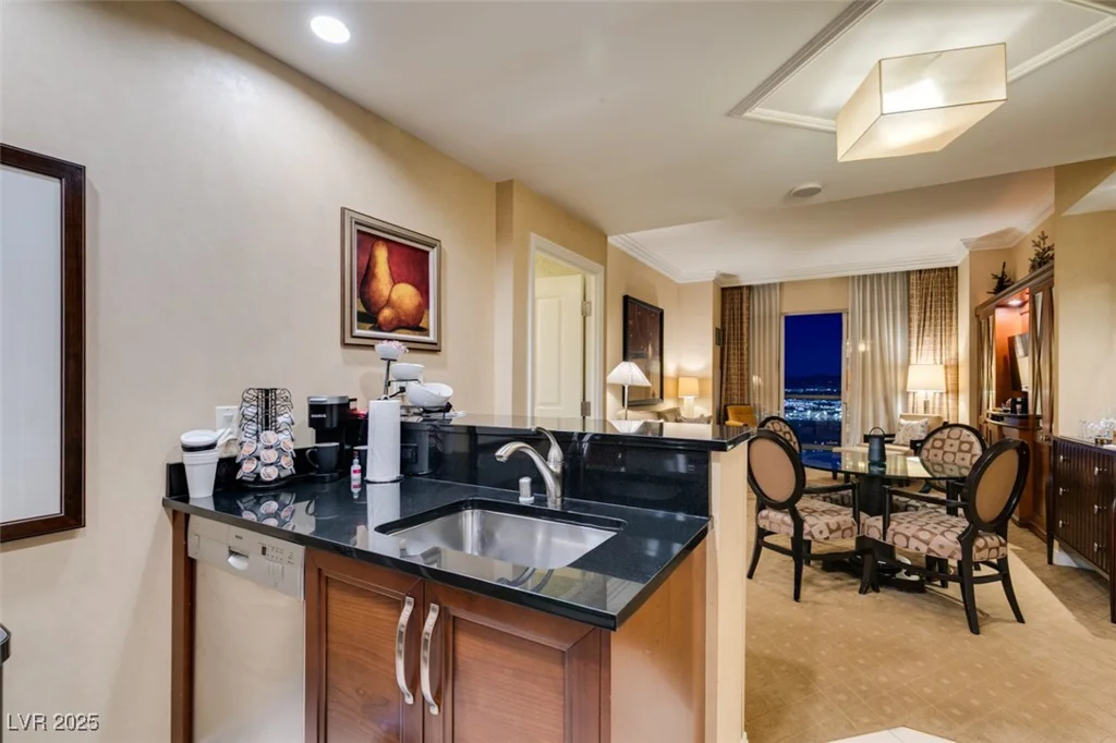 145 HARMON, Las Vegas, NV 89109