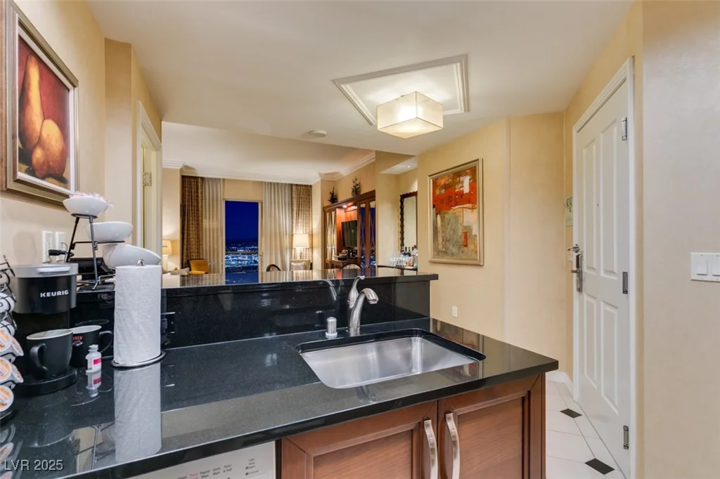 145 HARMON, Las Vegas, NV 89109