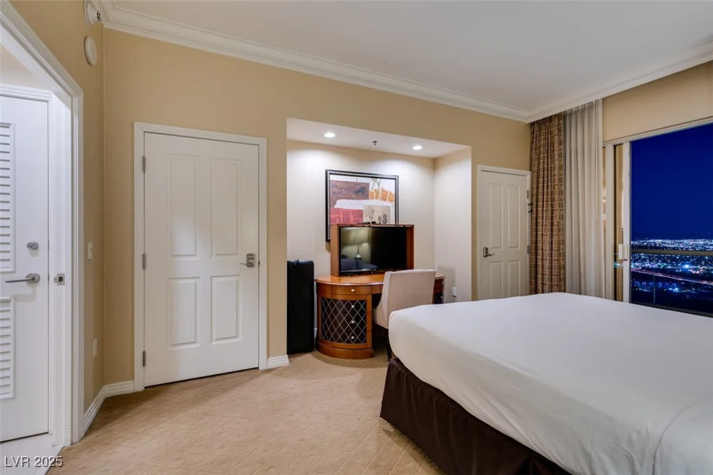 145 HARMON, Las Vegas, NV 89109