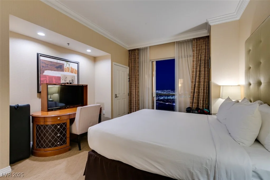 145 HARMON, Las Vegas, NV 89109