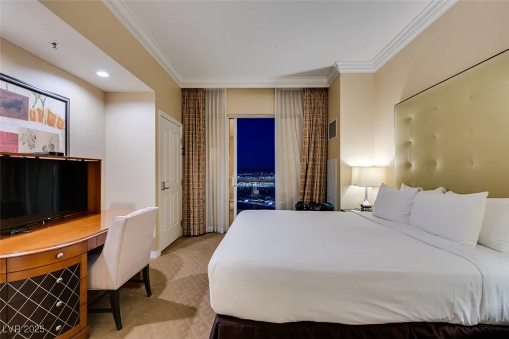 145 HARMON, Las Vegas, NV 89109