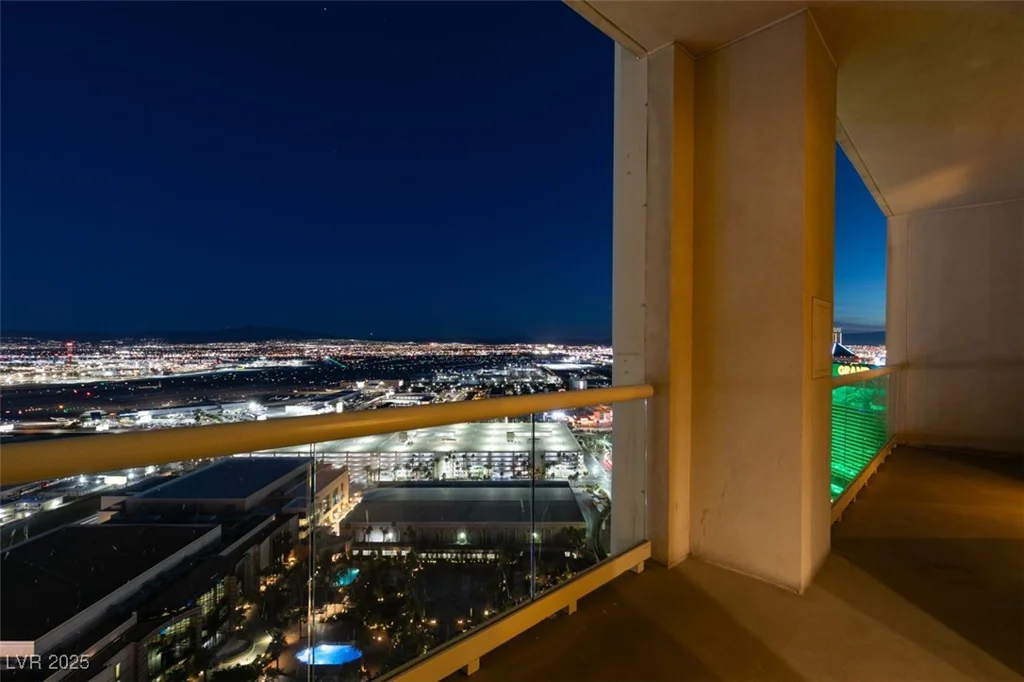 145 HARMON, Las Vegas, NV 89109