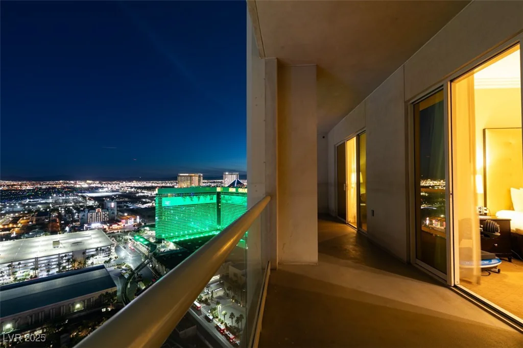 145 HARMON, Las Vegas, NV 89109