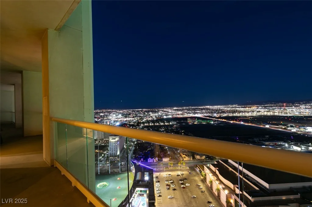 145 HARMON, Las Vegas, NV 89109