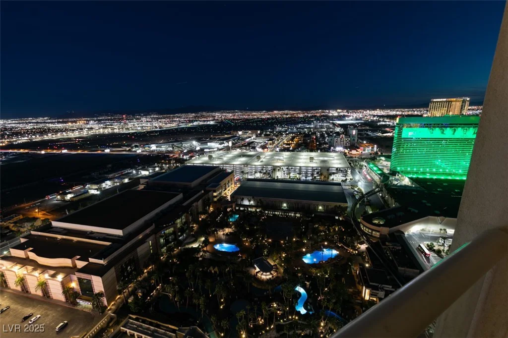 145 HARMON, Las Vegas, NV 89109