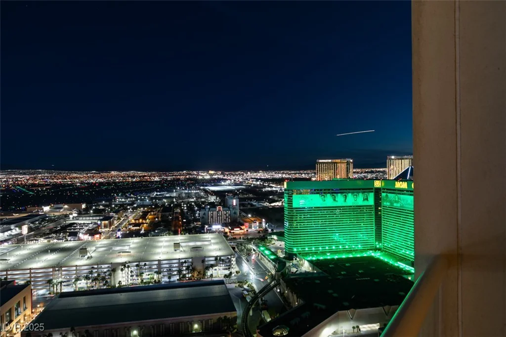 145 HARMON, Las Vegas, NV 89109