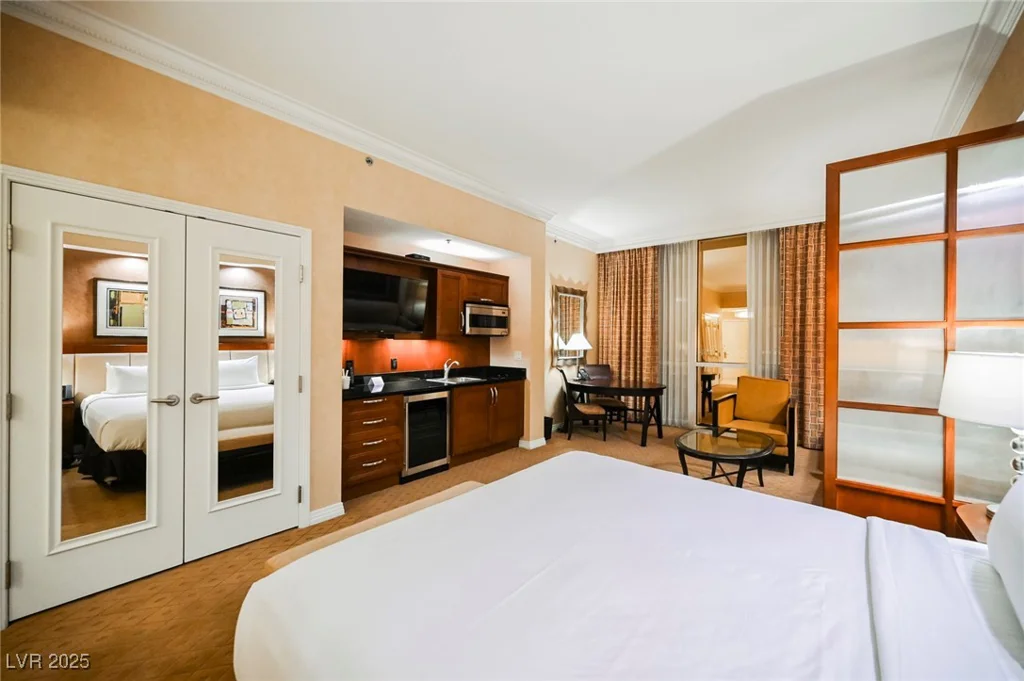 145 HARMON, Las Vegas, NV 89109