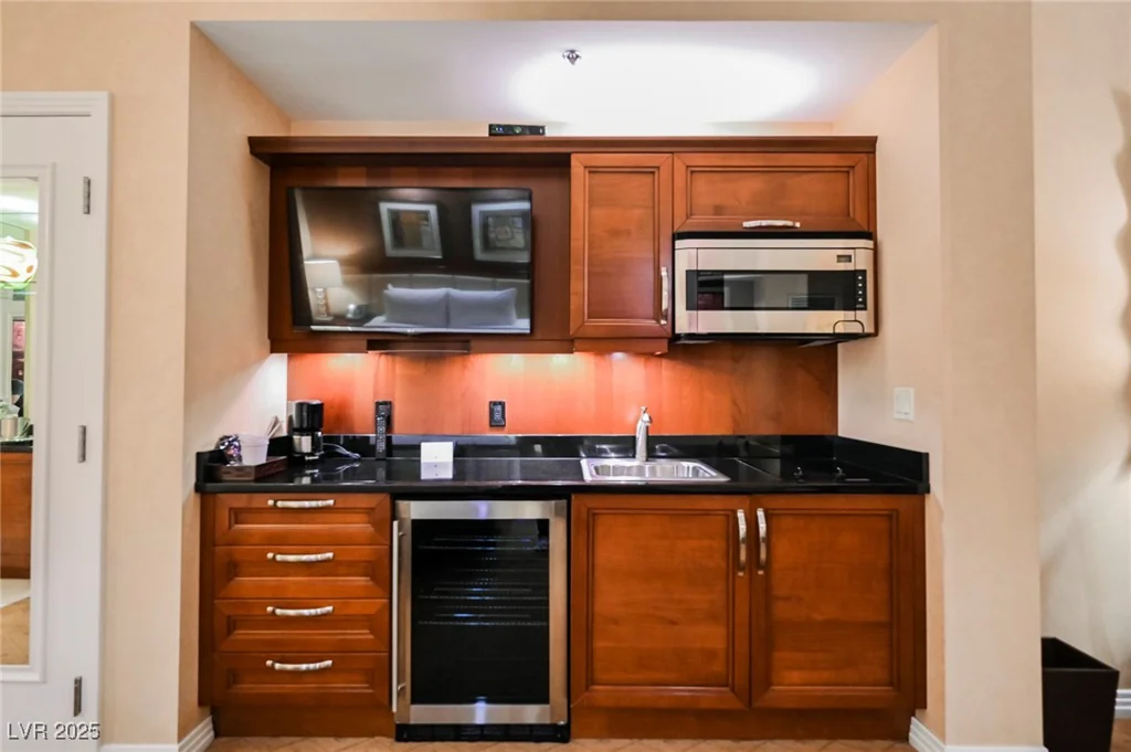 145 HARMON, Las Vegas, NV 89109