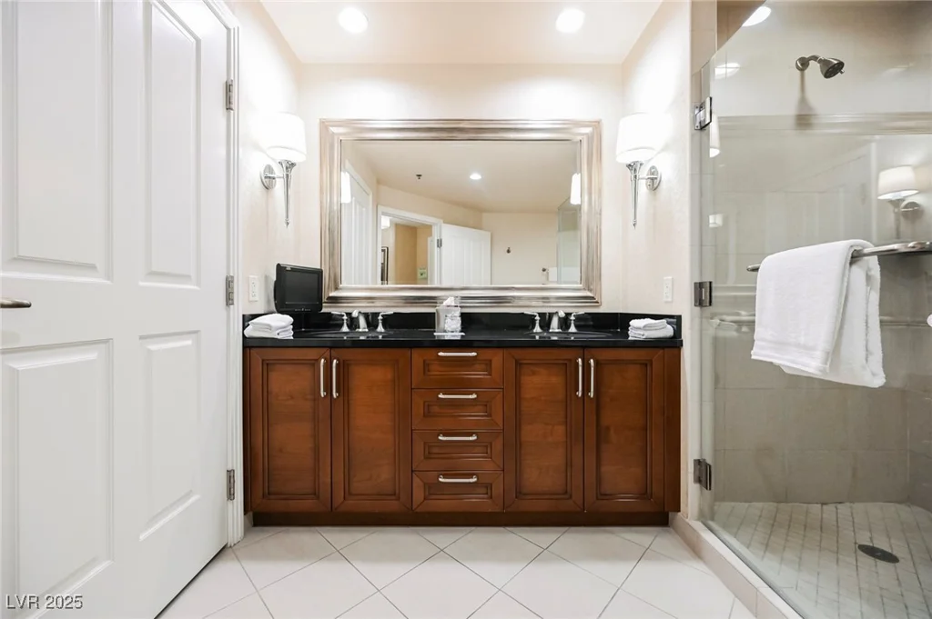145 HARMON, Las Vegas, NV 89109