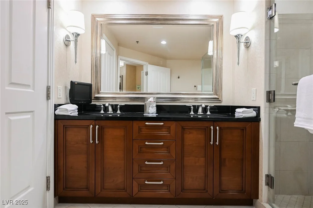 145 HARMON, Las Vegas, NV 89109