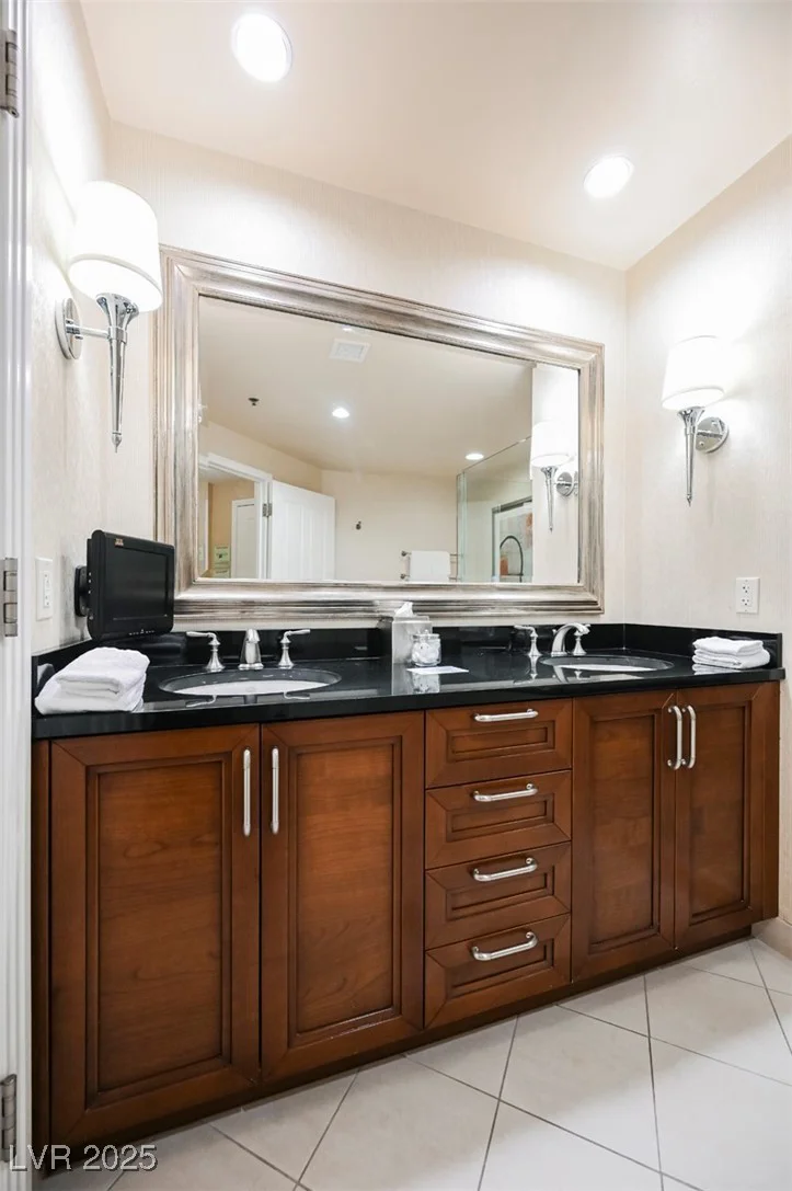 145 HARMON, Las Vegas, NV 89109