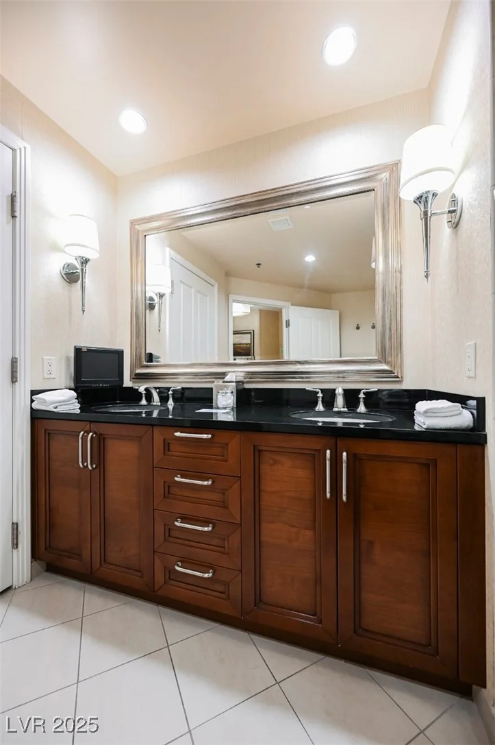 145 HARMON, Las Vegas, NV 89109