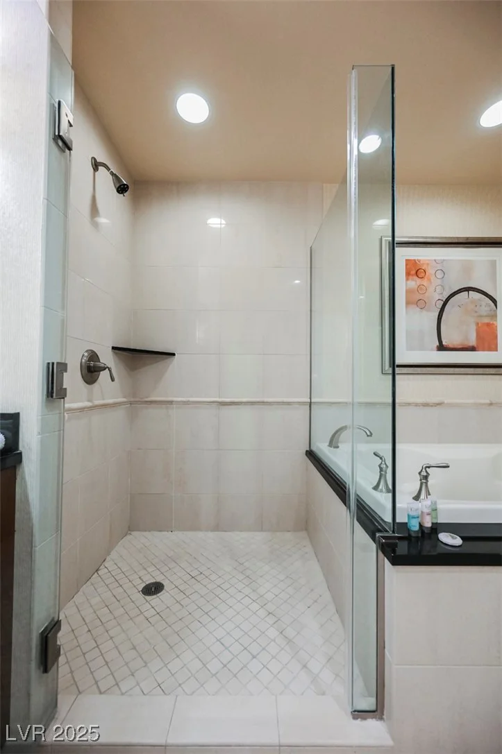 145 HARMON, Las Vegas, NV 89109