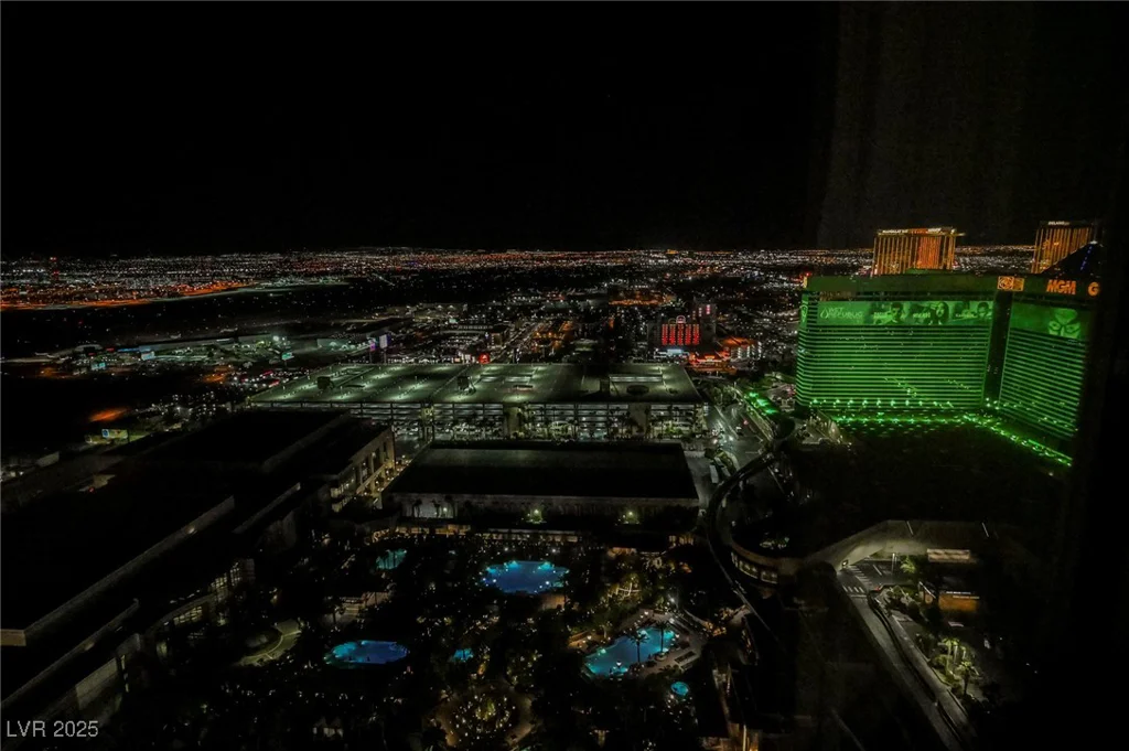 145 HARMON, Las Vegas, NV 89109