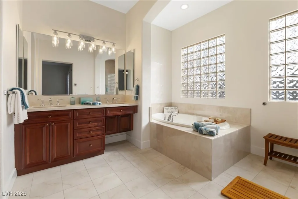 7307 Iron Oak, Las Vegas, NV 89113
