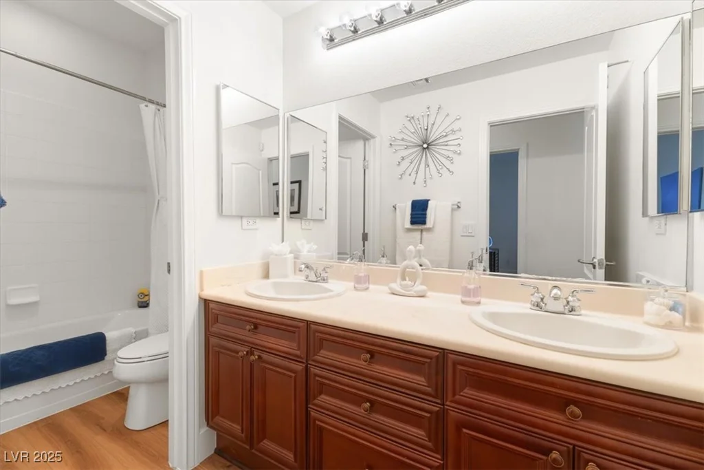 7307 Iron Oak, Las Vegas, NV 89113