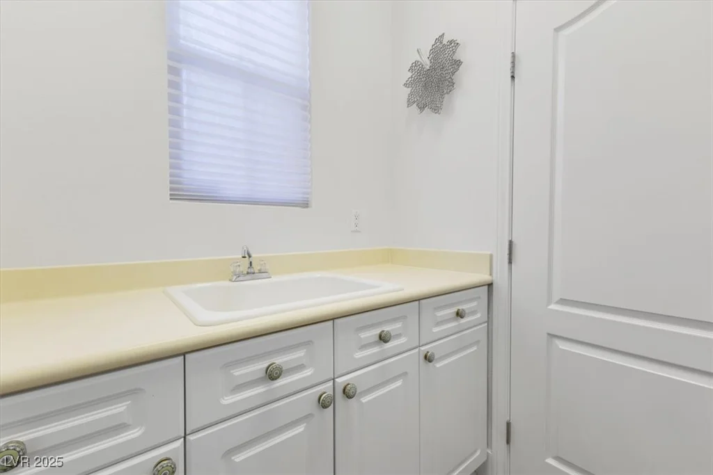 7307 Iron Oak, Las Vegas, NV 89113