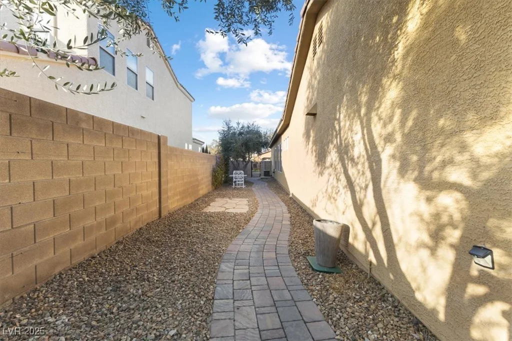 7307 Iron Oak, Las Vegas, NV 89113