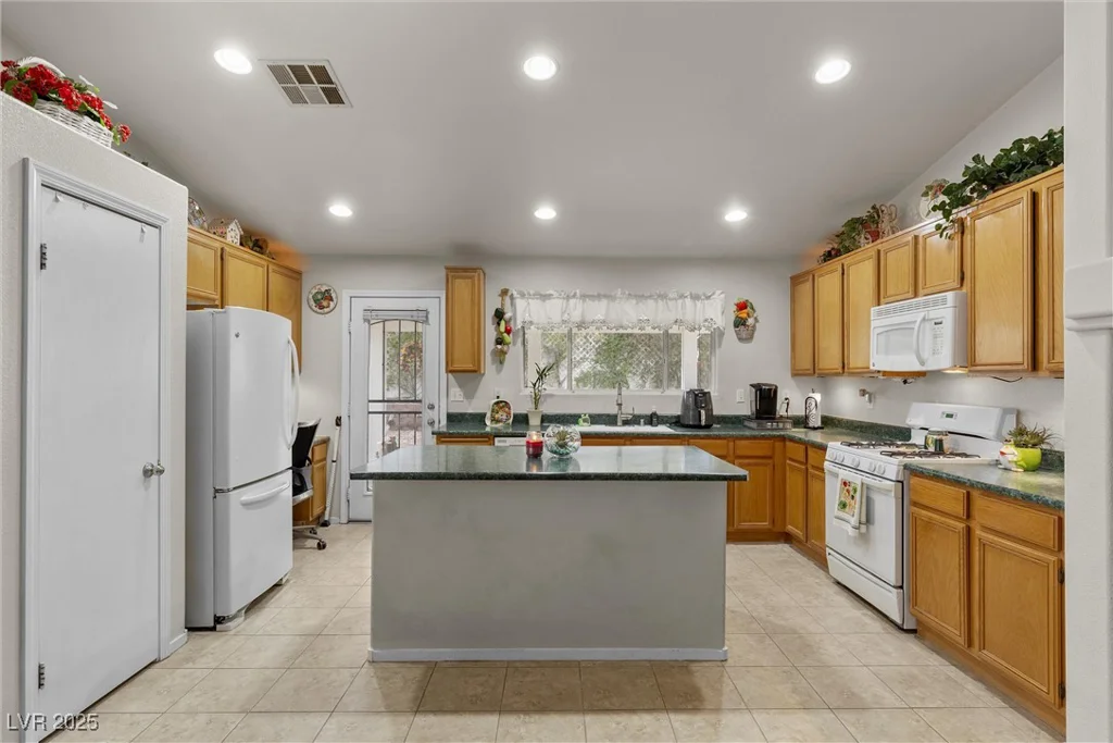 6611 Cinnabar Coast, North Las Vegas, NV 89084