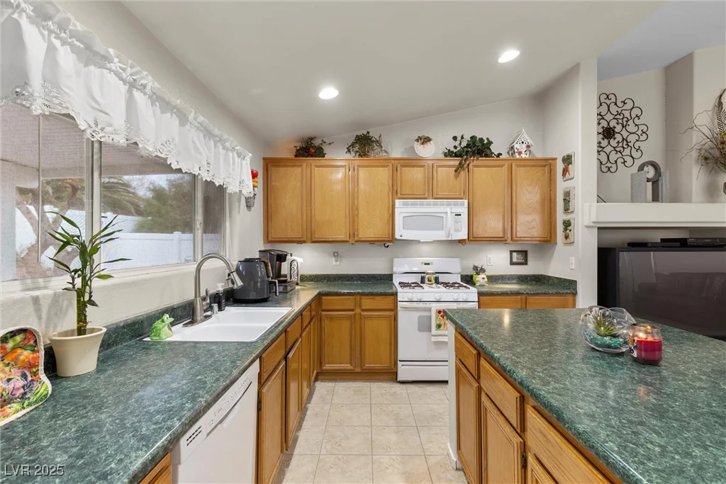 6611 Cinnabar Coast, North Las Vegas, NV 89084