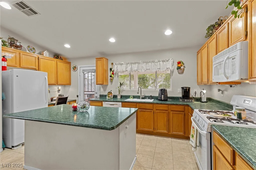 6611 Cinnabar Coast, North Las Vegas, NV 89084
