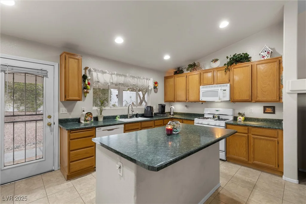 6611 Cinnabar Coast, North Las Vegas, NV 89084
