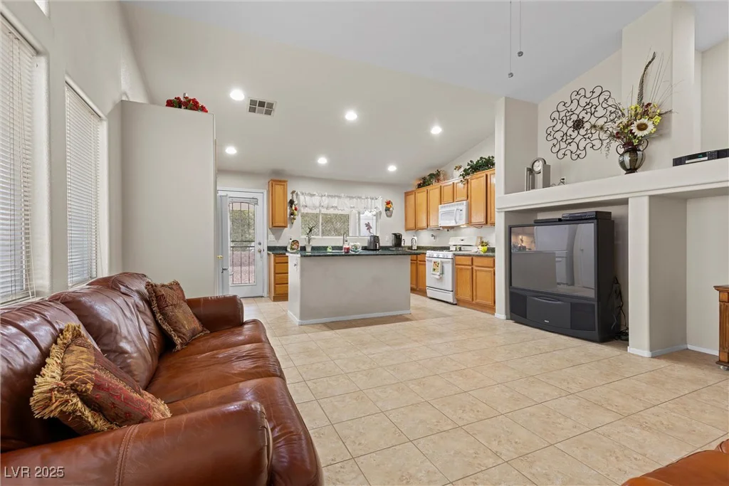 6611 Cinnabar Coast, North Las Vegas, NV 89084
