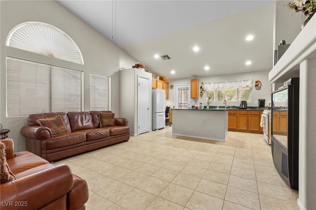 6611 Cinnabar Coast, North Las Vegas, NV 89084