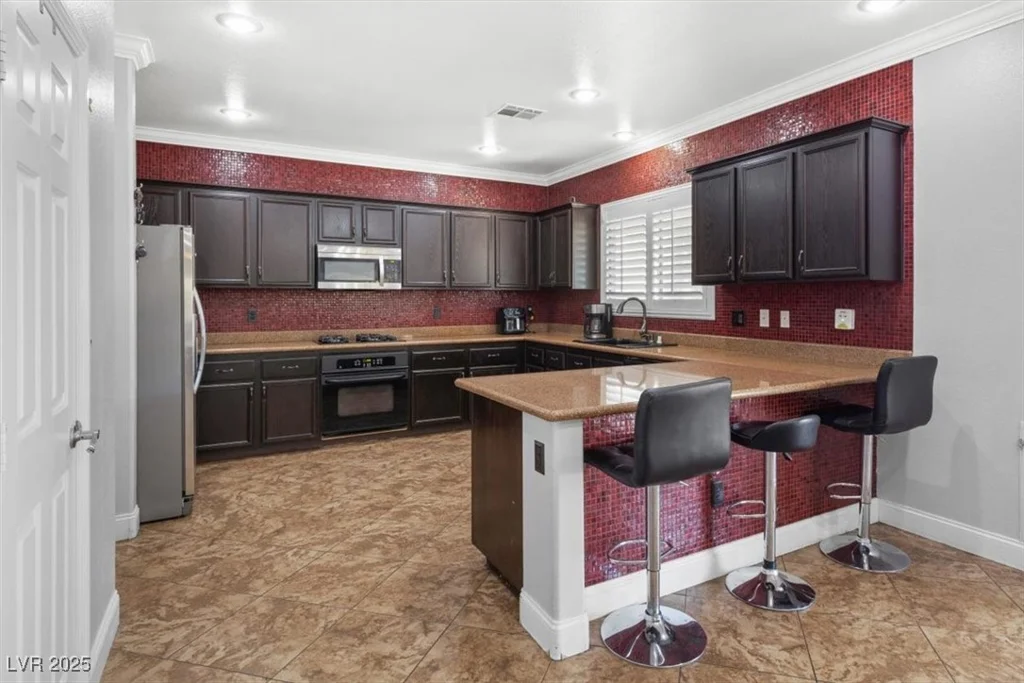6136 Stanton Summit, North Las Vegas, NV 89081