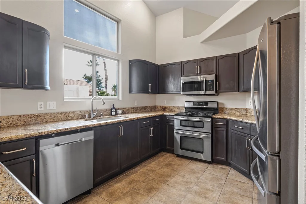 845 Holly Lake, Henderson, NV 89002
